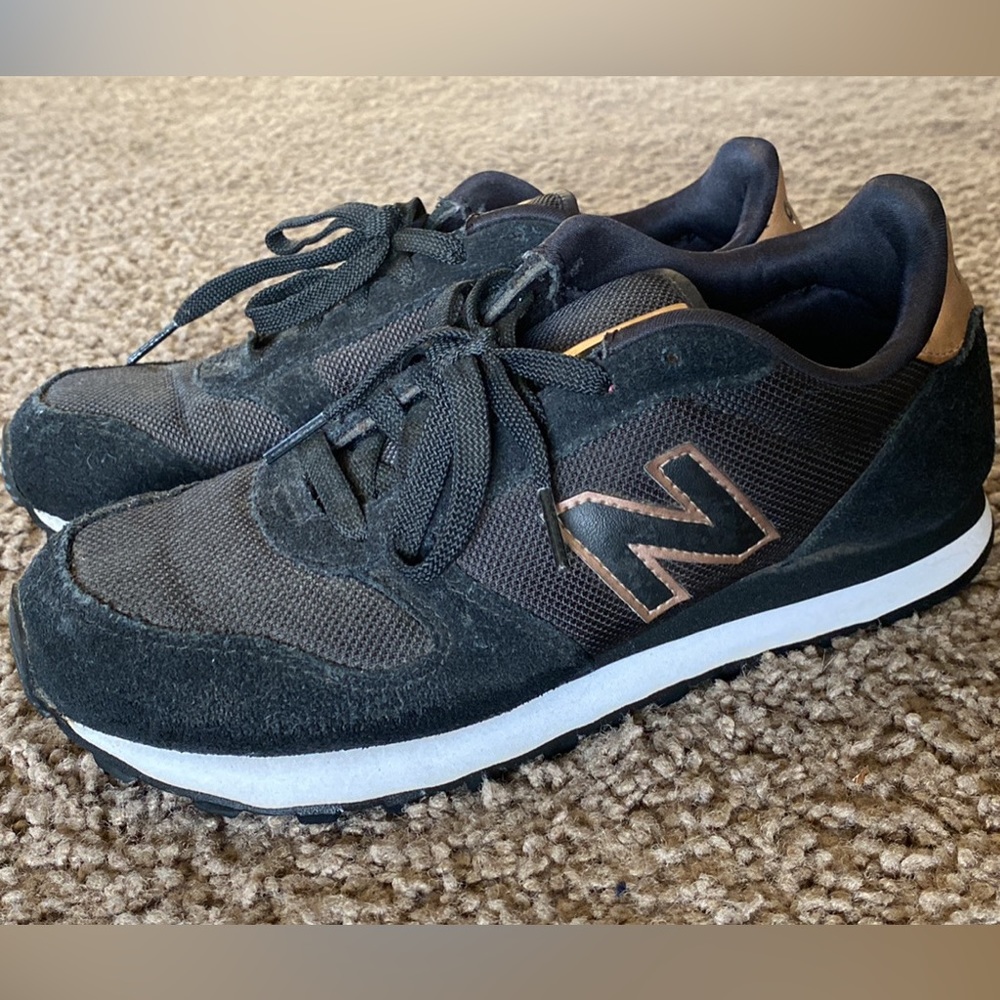 Barely used new balance sneakers!